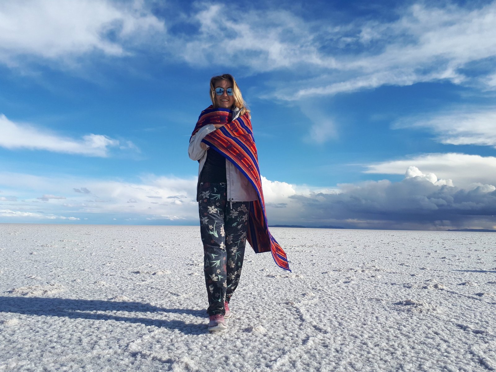 como tirar fotos boas de viagem sozinho