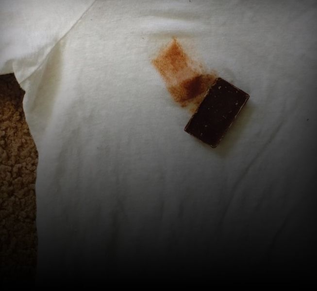 como tirar mancha de chocolate da roupa