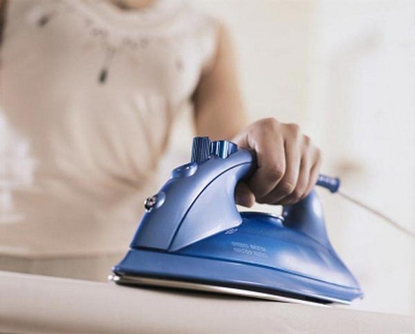 erros comuns ao tentar tirar cola da roupa