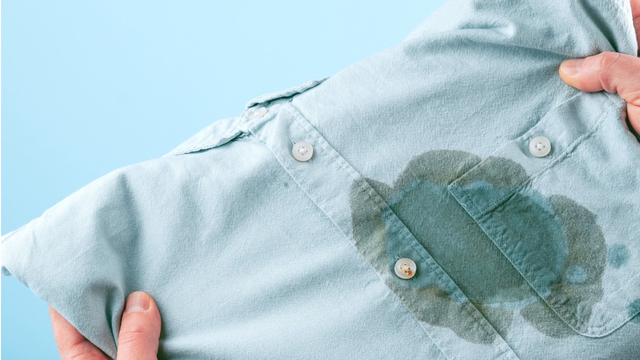 erros comuns ao tentar tirar mancha de gordura da roupa