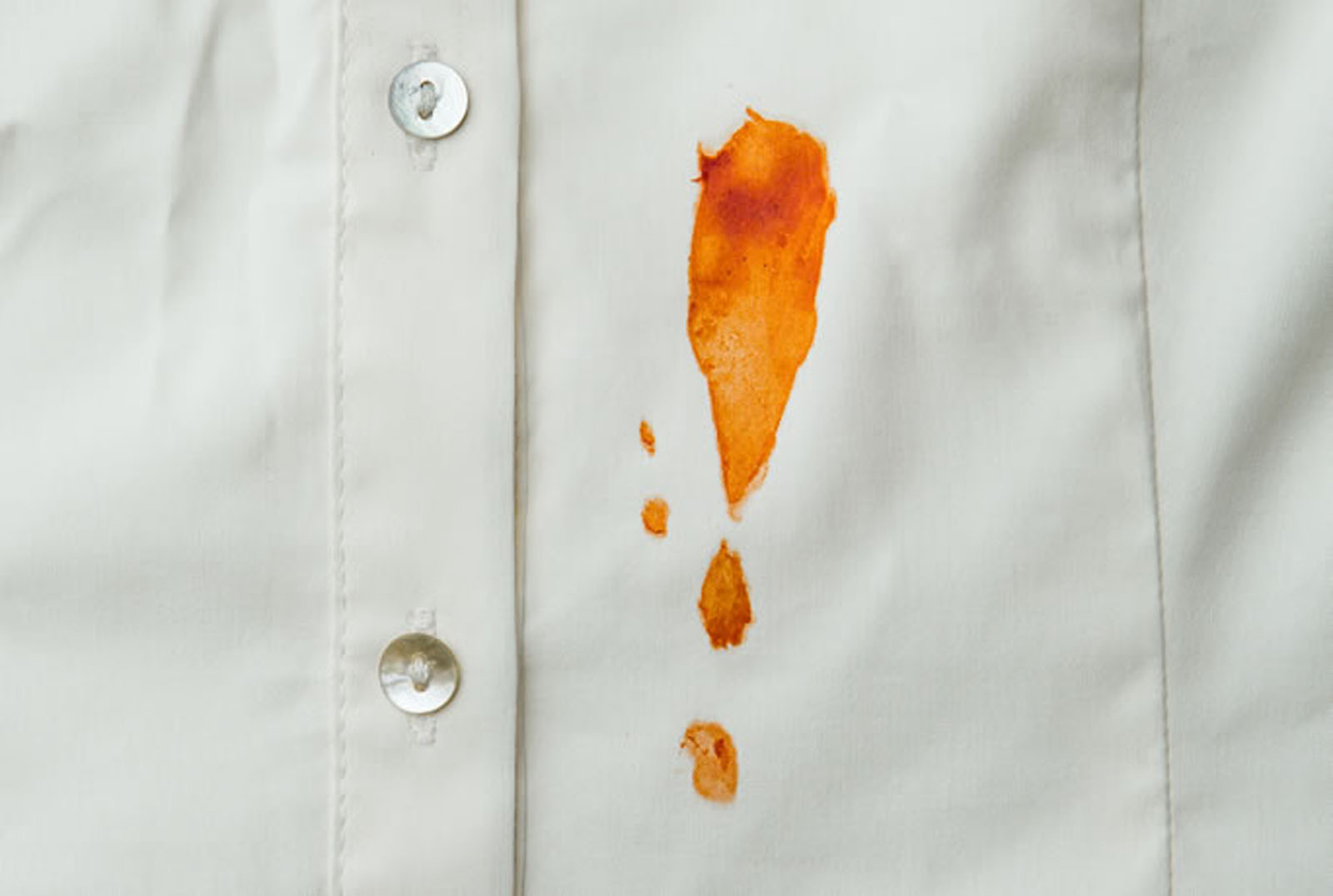 como tirar mancha de molho de tomate