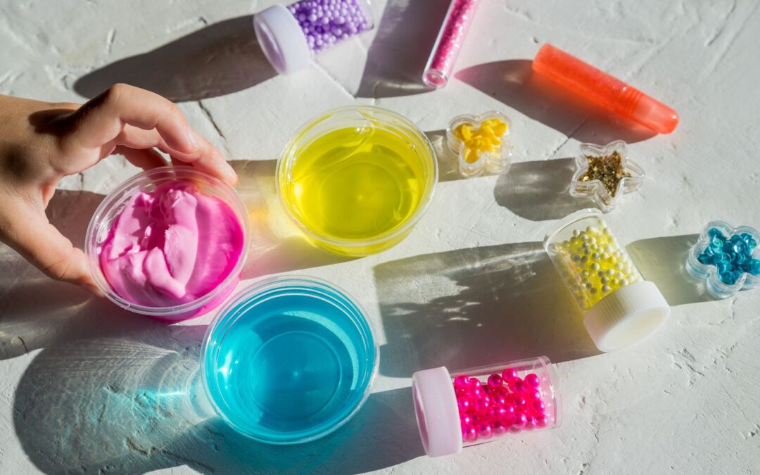 Guia completo: Como prevenir manchas de slime em roupas e superfícies