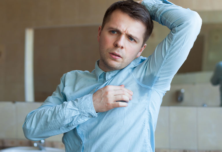 A ciência por trás das manchas de suor: Por que elas aparecem?