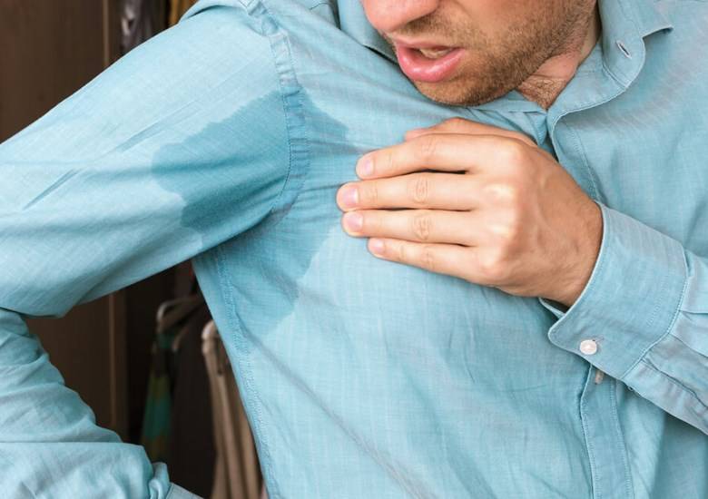 Como prevenir manchas de suor e desodorante nas suas roupas