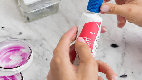 como tirar mancha de tinta guache da roupa