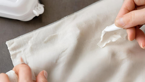 Guia completo: Como remover diferentes tipos de tinta da roupa (acrílica