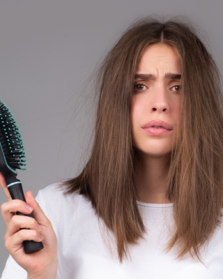 como tirar o frizz do cabelo