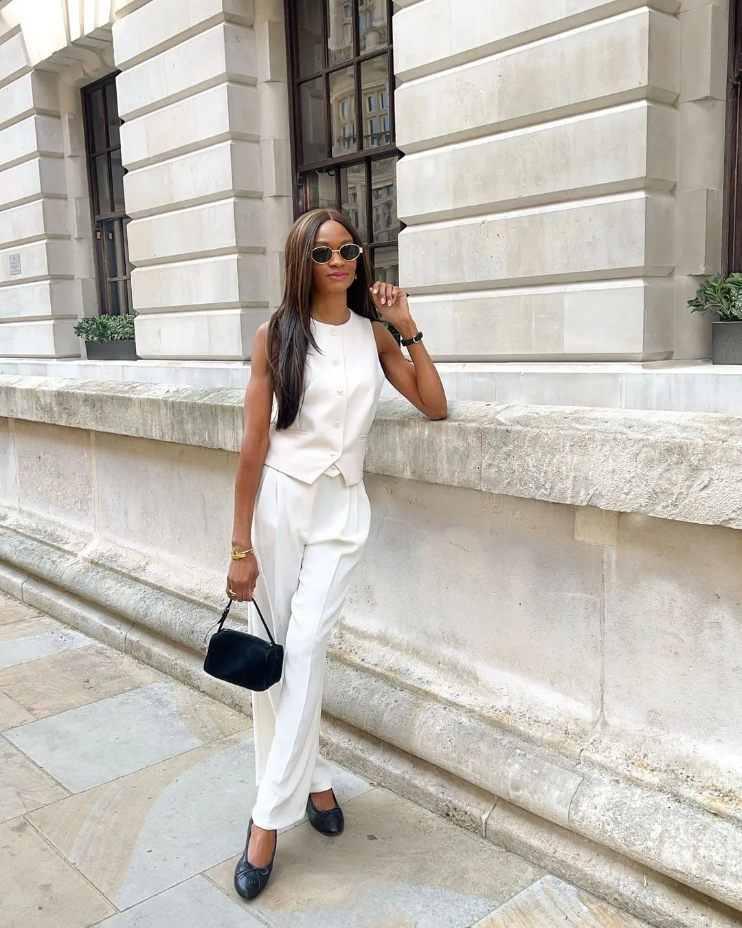 sapatilha com vestido midi