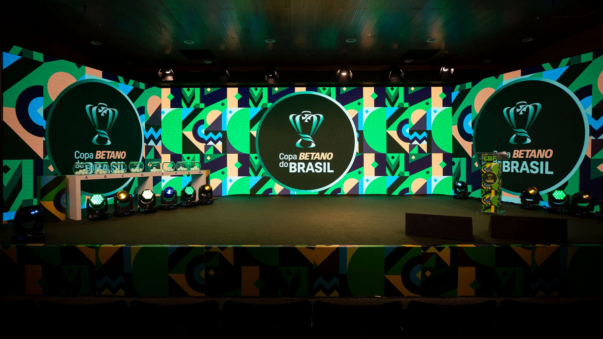 1. Copa do Brasil 2026: Todas as Mudanças no Regulamento
2. Guia Completo: Fases e Formato da Copa do Brasil 2026
3. Vantagens Eliminadas: O Fim do Gol Fora e do Empate na Copa do Brasil
4. Rumo à Libertadores: Como a Copa do Brasil 2026 Define Vagas Continentais
5. Final em Jogo Único: A Nova Era da Copa do Brasil