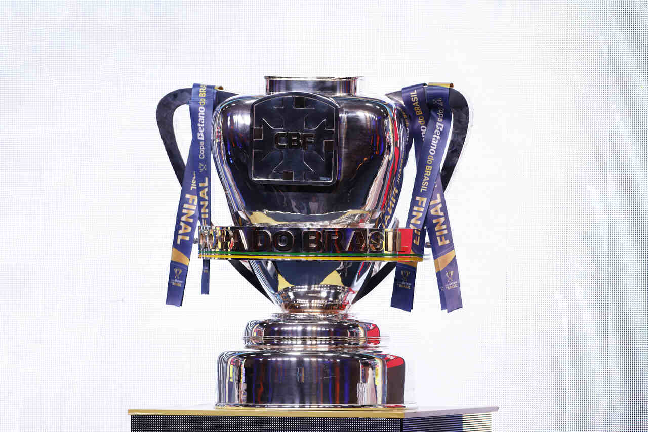 1. Copa do Brasil 2026: Todas as Mudanças no Regulamento
2. Guia Completo: Fases e Formato da Copa do Brasil 2026
3. Vantagens Eliminadas: O Fim do Gol Fora e do Empate na Copa do Brasil
4. Rumo à Libertadores: Como a Copa do Brasil 2026 Define Vagas Continentais
5. Final em Jogo Único: A Nova Era da Copa do Brasil