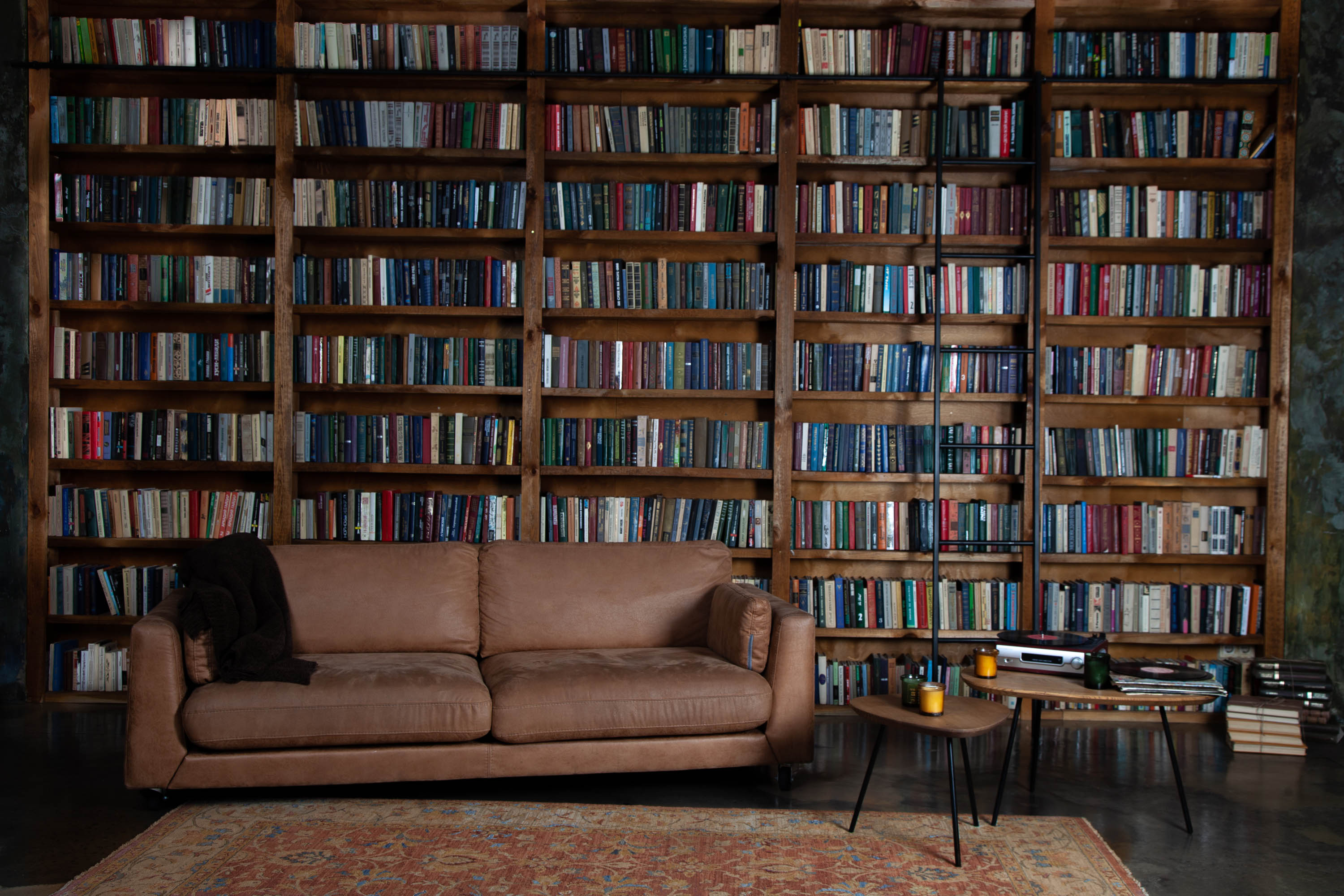 biblioteca em casa pequena