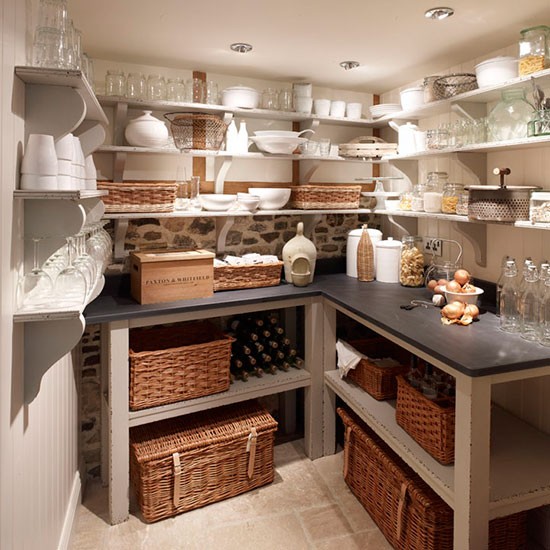 erros comuns ao decorar cozinha com prateleiras