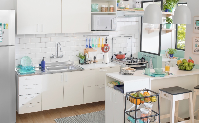 prateleira industrial vs. prateleira rústica para cozinha