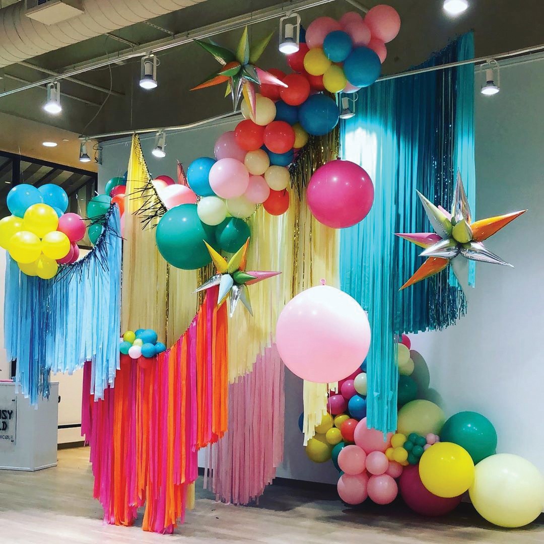 ideias criativas de decoração de festa com papel crepom