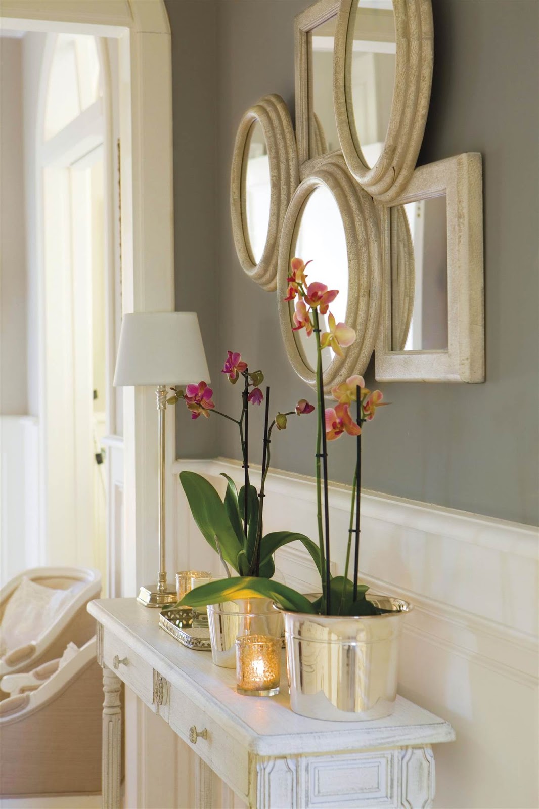 hall de entrada pequeno e estreito com tapete