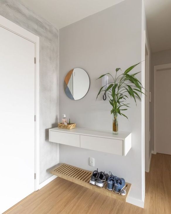 hall de entrada pequeno e estreito com iluminação