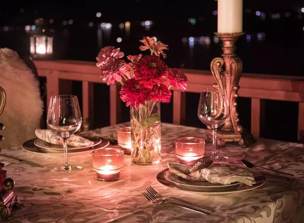 como escolher velas para mesa jantar romântico