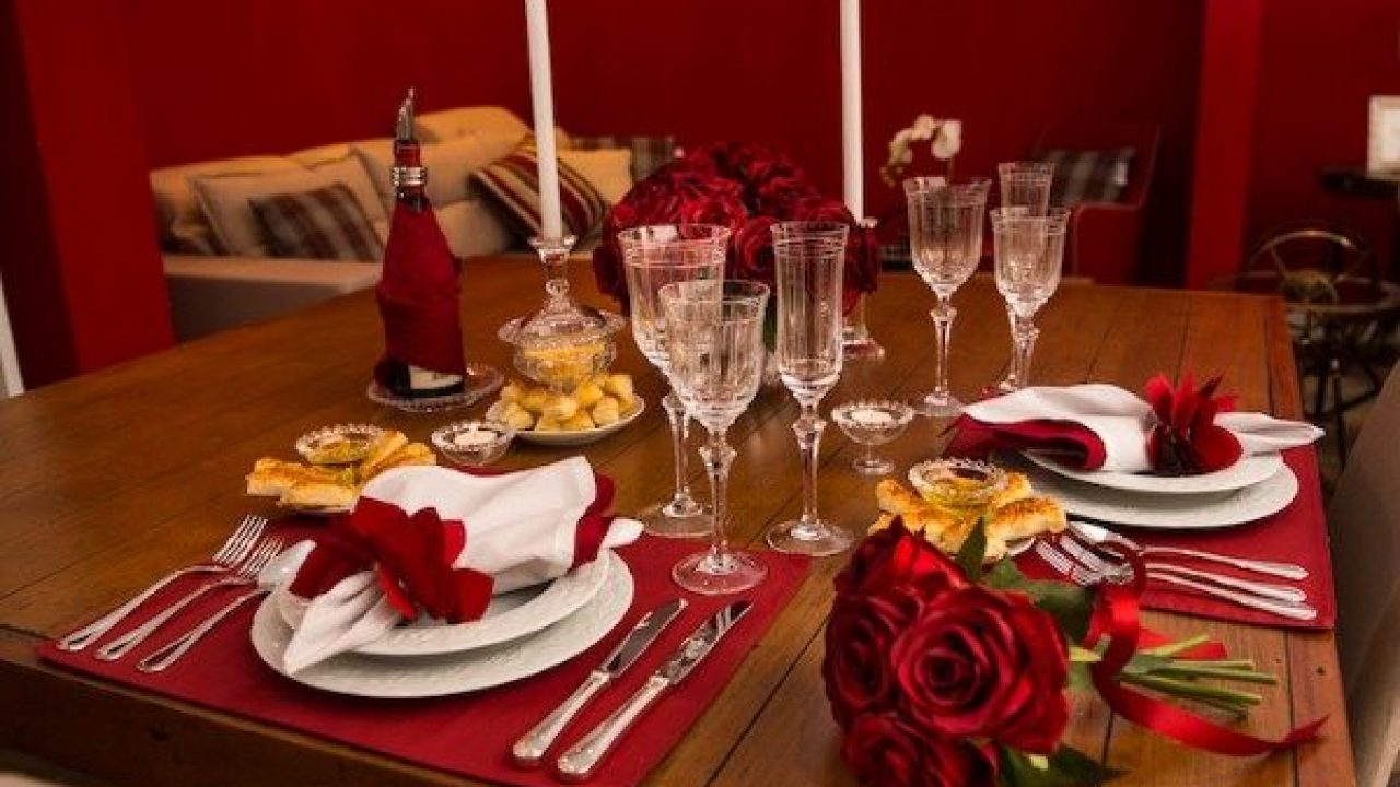 decoração de mesa para jantar romântico