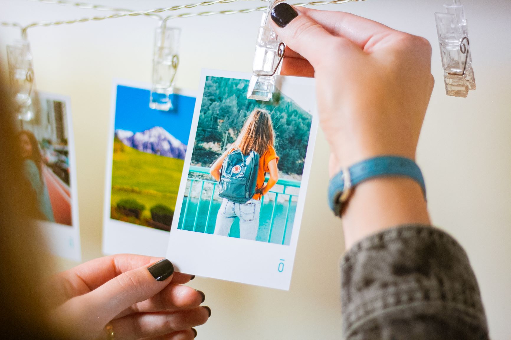 como fazer um varal de fotos polaroid