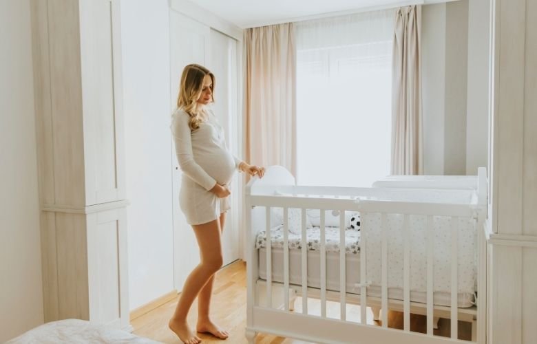 decoração de quarto de bebe neutro
