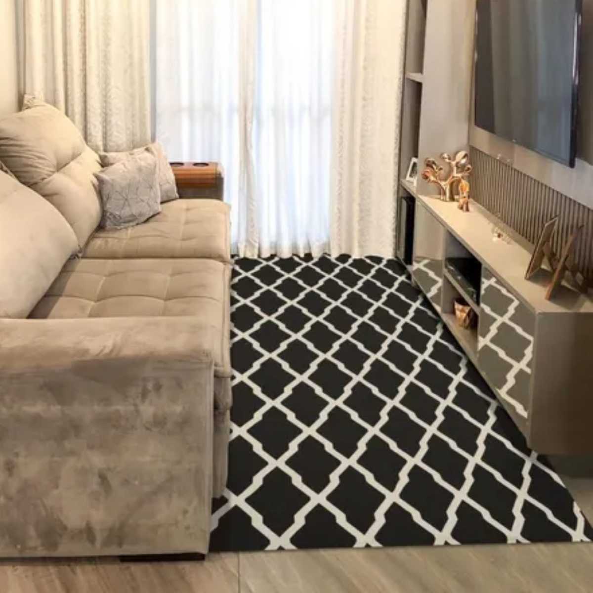 decoração de sala com tapete geometrico