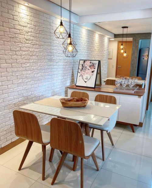 sala de jantar pequena com mesa redonda