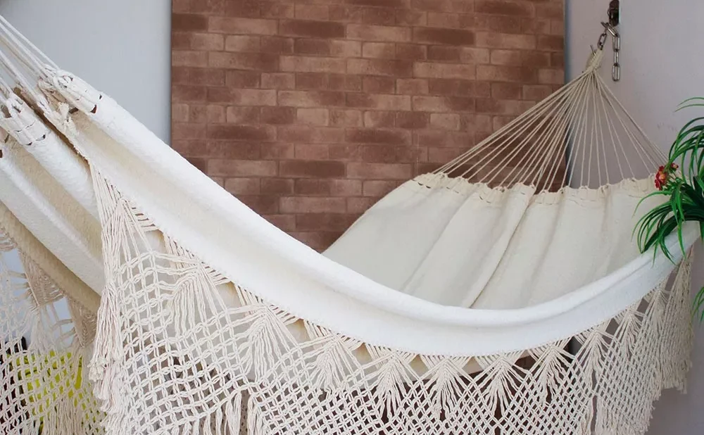 Varandas Pequenas com Rede: Otimizando o Espaço com Estilo e Conforto