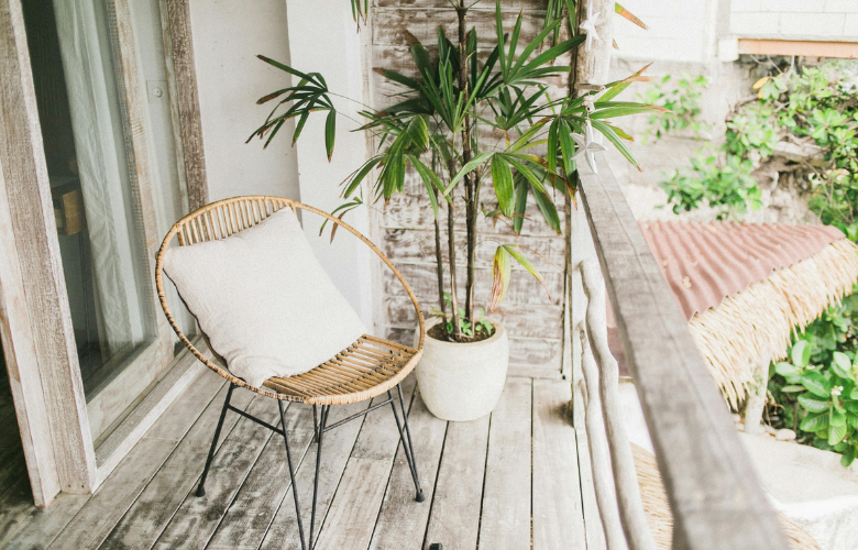 Como Criar uma Mini Horta Vertical na Sua Varanda Pequena