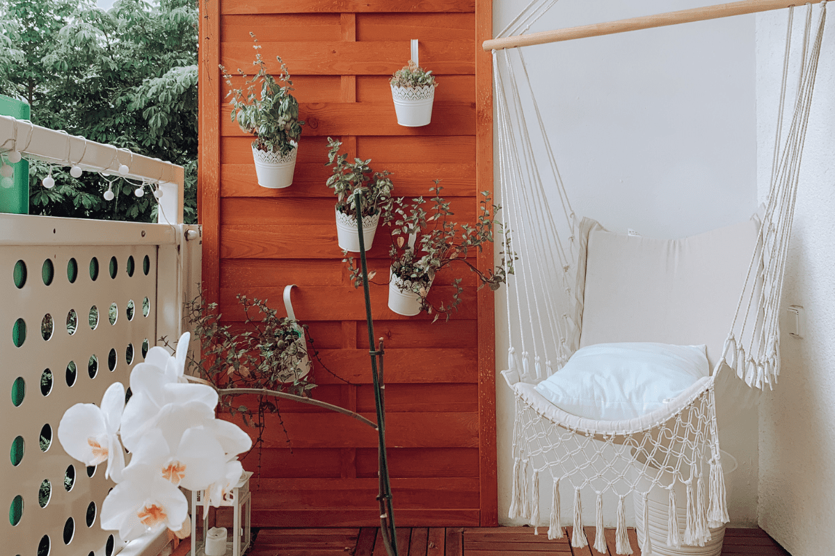 Móveis Multifuncionais: Otimizando o Espaço em Varandas Compactas