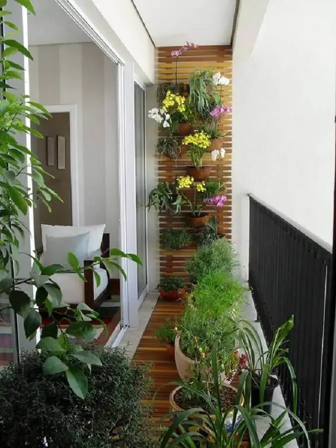 decoração de varanda pequena com plantas