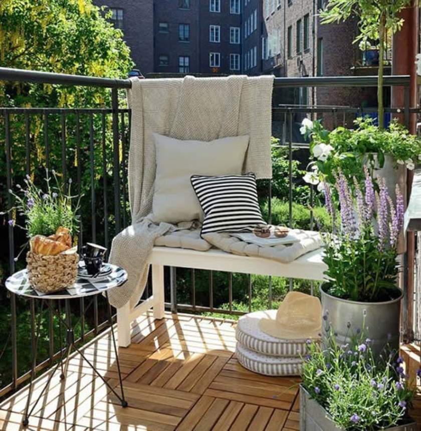 Móveis Multifuncionais: Otimizando o Espaço em Varandas Compactas