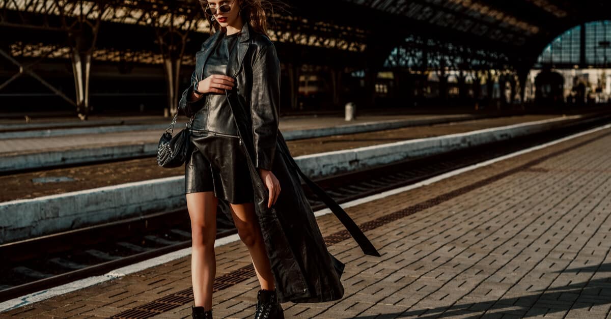 5 ideias de títulos:
1. Guia Completo: Como Valorizar a Silhueta de Mulheres Altas
2. Dicas de Estilo Essenciais para Mulheres Altas: Do Casual ao Formal
3. As Melhores Peças de Roupa para Mulheres Altas: Equilíbrio e Elegância
4. Calçados e Acessórios que Transformam o Look de Mulheres Altas
5. Cabelo e Maquiagem: Complementos Perfeitos para o Estilo de Mulheres Altas