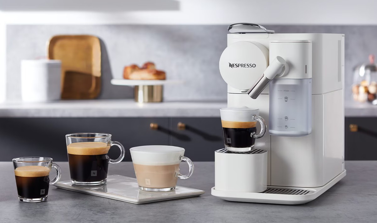 1. Cafeteiras de Cápsula vs. Expresso: Qual a Melhor para Você?
2. Guia Completo: Como Escolher a Cafeteira Ideal para sua Cozinha
3. Prensa Francesa vs. Cafeteira Italiana: Entenda as Diferenças
4. Manutenção e Limpeza: Dicas Essenciais para sua Cafeteira Durar Mais
5. Potência e Capacidade: Fatores Cruciais na Escolha da Cafeteira Perfeita