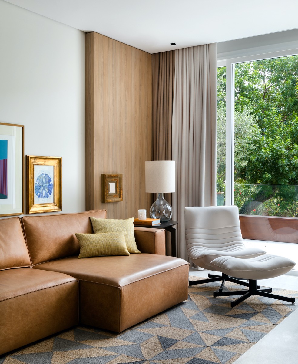 Couro Full Grain vs. Top Grain: Qual a Melhor Escolha para Sua Poltrona?