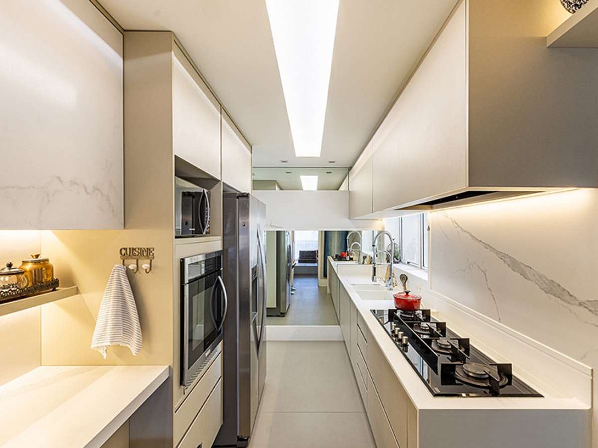 Soluções criativas para verticalizar o espaço na cozinha corredor