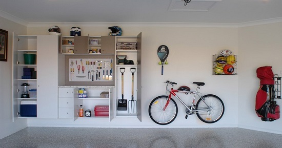 prateleiras vs. painéis perfurados: qual a melhor solução para sua garagem?