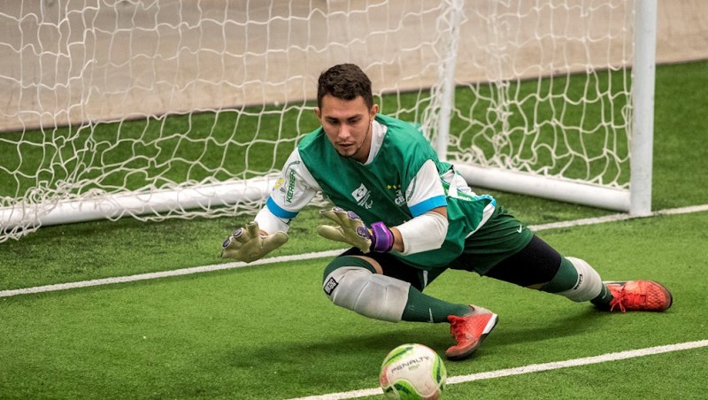 Como aprimorar a técnica de defesa do goleiro