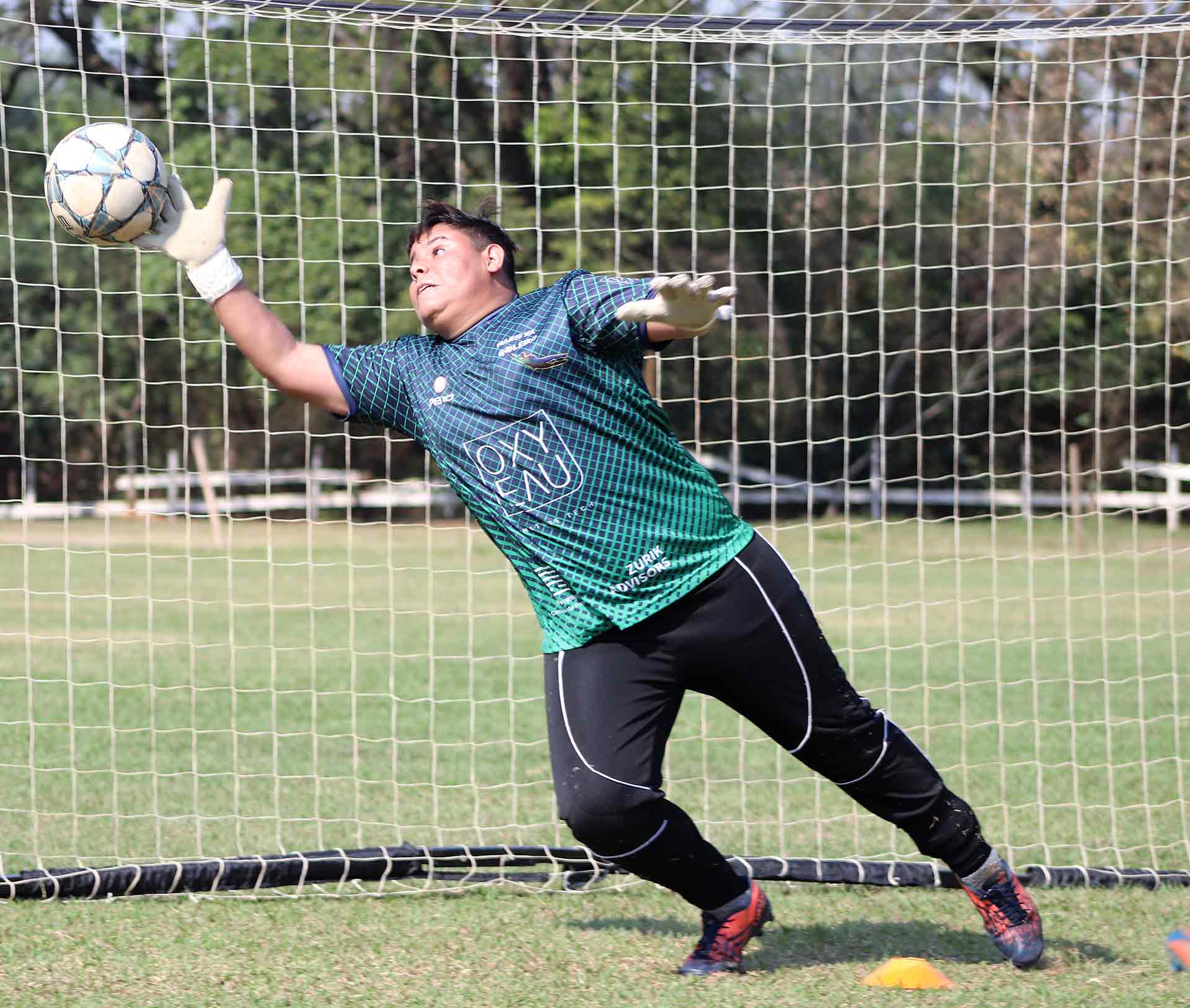 Dominando o jogo com os pés: Habilidades essenciais para goleiros modernos
