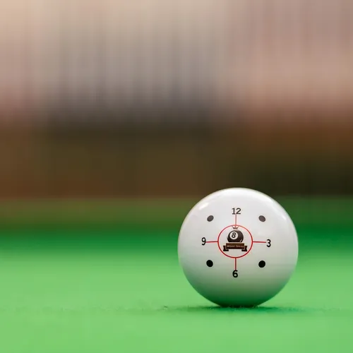 1. Dominando a Seguida: A Tacada que Leva a Bola Adiante
2. Puxada na Sinuca: O Retorno Estratégico da Bola Branca
3. Efeitos Laterais: Precisão e Controle nas Tabelas
4. Combinando Efeitos: A Arte dos Movimentos Complexos na Sinuca
5. Desvio da Trajetória: Como Compensar o Efeito na Mira