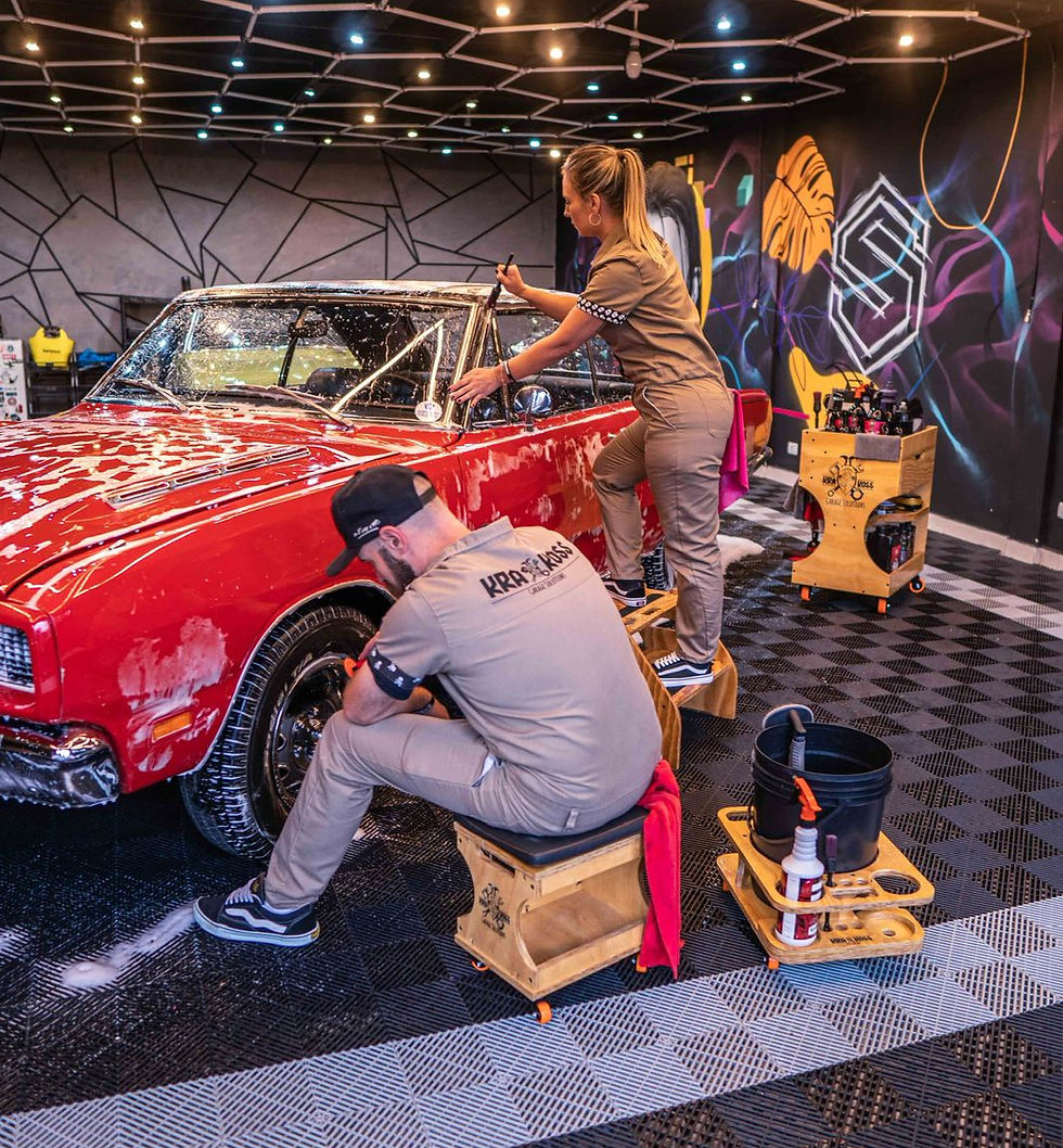 5 ideias de títulos:
1. Guia Completo de Estética Automotiva: Do Básico ao Avançado
2. Os Melhores Serviços de Estética Automotiva para Valorizar seu Carro
3. Como Começar na Estética Automotiva: Dicas para Iniciantes e Profissionais
4. Vitrificação Automotiva: Proteção e Brilho Duradouro para seu Veículo
5. Higienização Interna Profunda: Renove o Interior do seu Carro