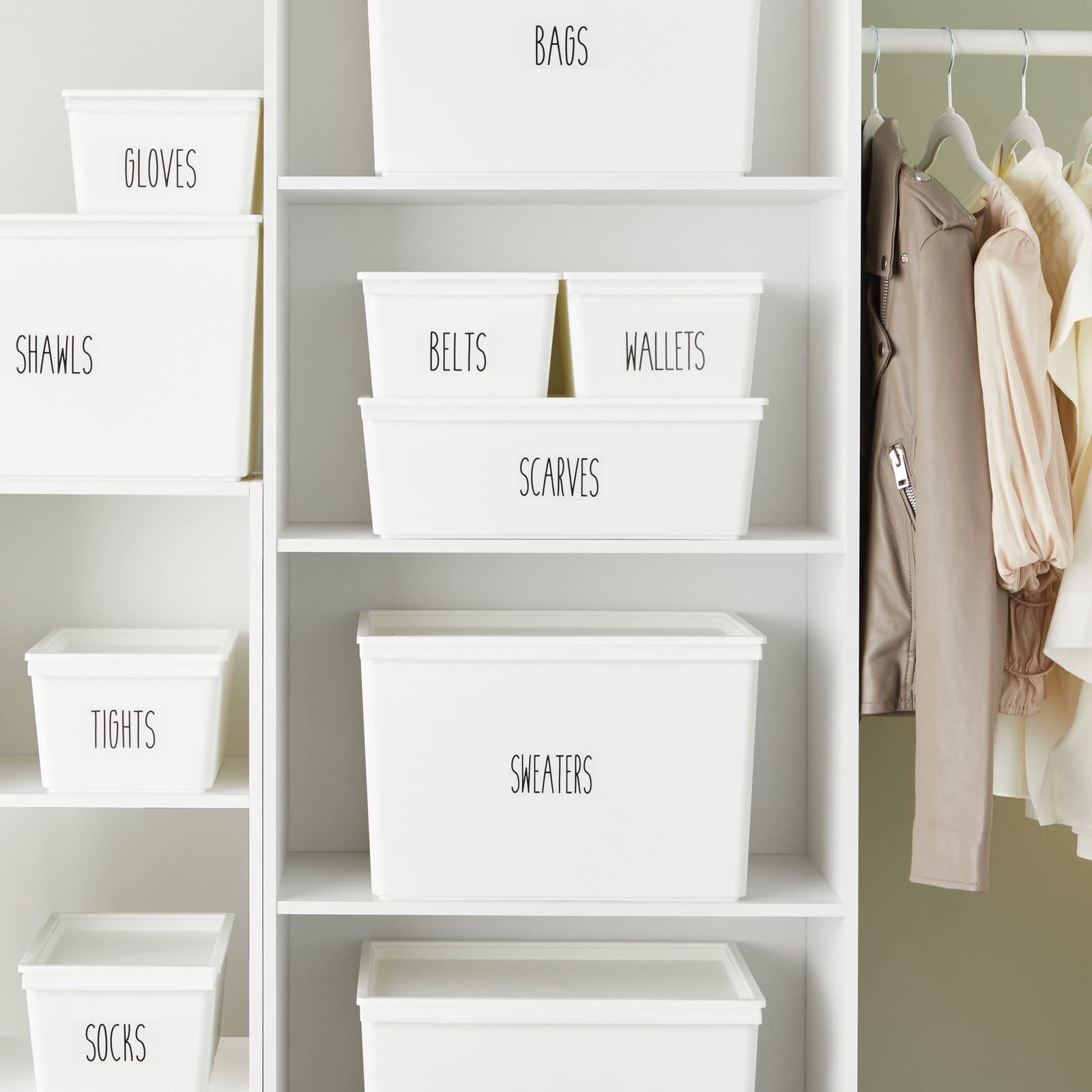 organizadores de closet: caixas vs. cabides