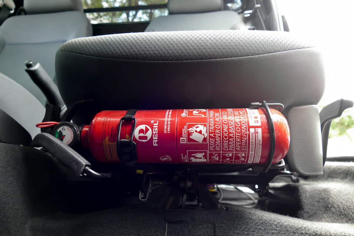 quais carros precisam de extintor de incendio