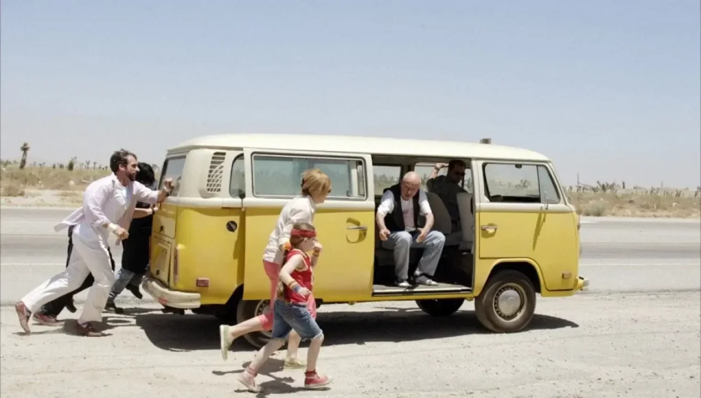 5 ideias de títulos:
1. Os 10 Road Movies Essenciais para sua Próxima Viagem
2. De Clássicos a Contemporâneos: Um Guia Completo de Road Movies
3. Road Movies que Inspiram: Jornadas de Autodescoberta e Aventura
4. A Psicologia da Estrada: Como os Road Movies Moldam Nossos Sonhos
5. Road Movies Brasileiros: Histórias que Cruzam o País