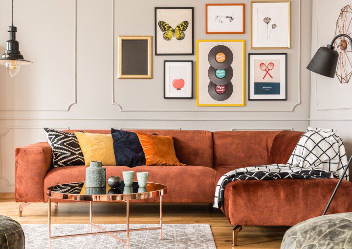 erros comuns ao usar almofadas coloridas na decoração