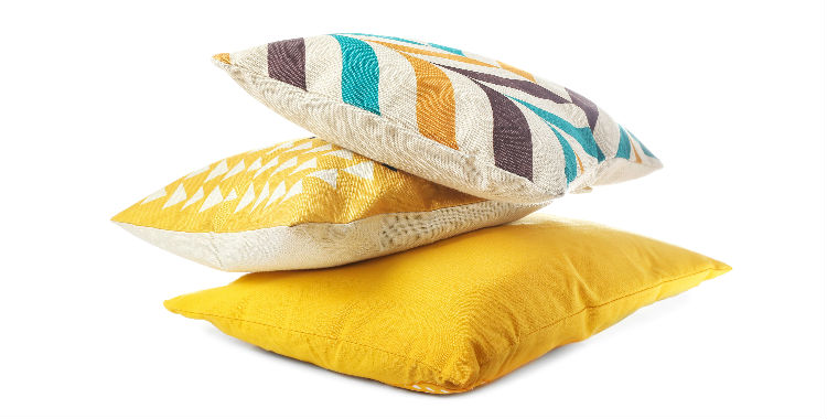 almofadas coloridas vs almofadas neutras qual escolher