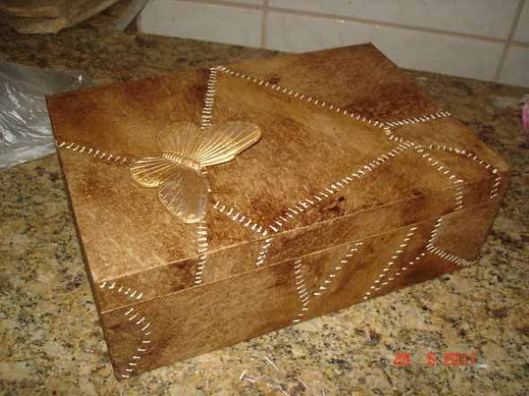 como decorar caixas de papelão para presente