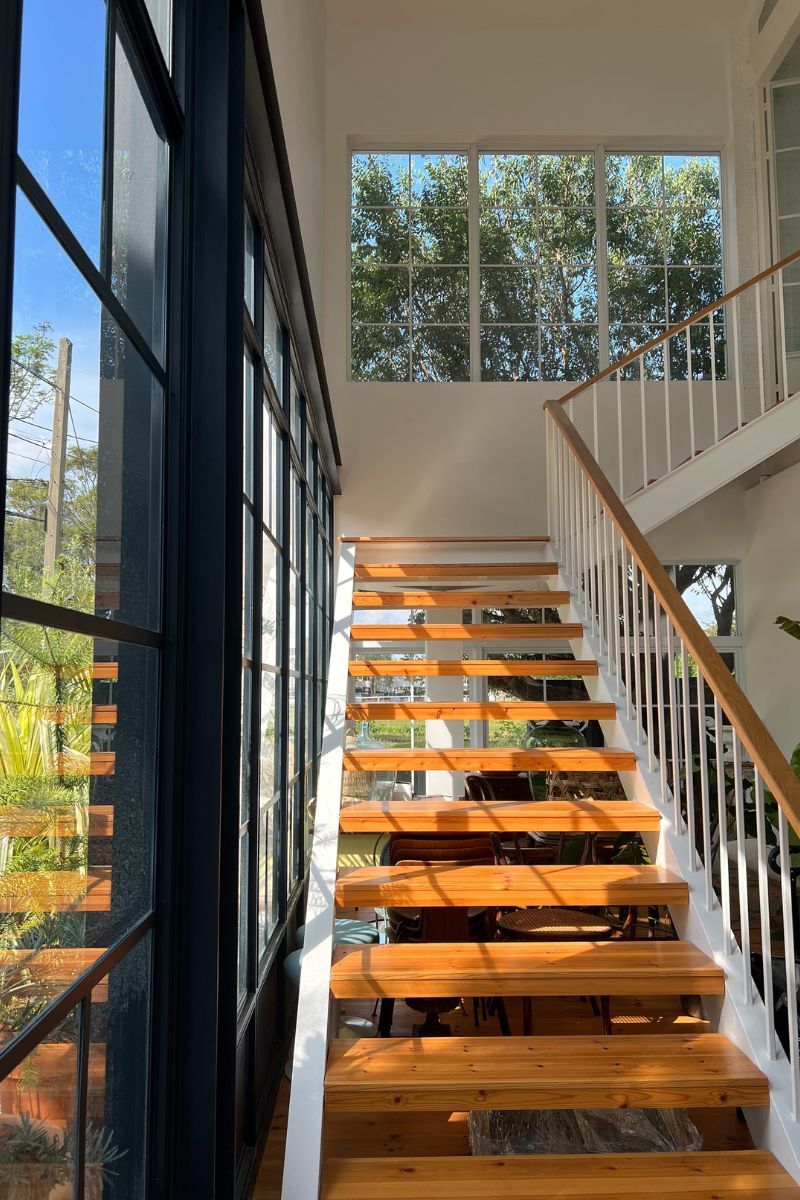 como restaurar escada de madeira antiga para decoração