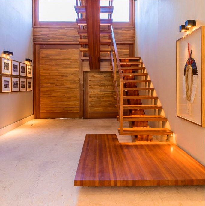 ideias de decoração com escada de madeira