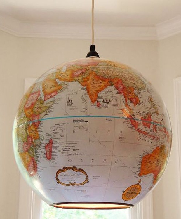 ideias criativas para decorar com globos terrestres antigos
