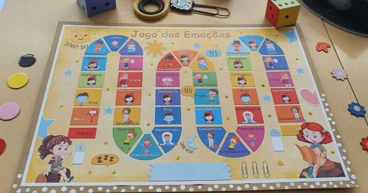 decoração com jogos de tabuleiro vs decoração gamer